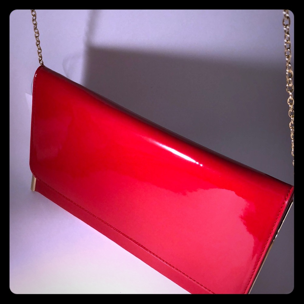 Red patent leather crossbody/ clutch CHIC👠💃🏼NWT